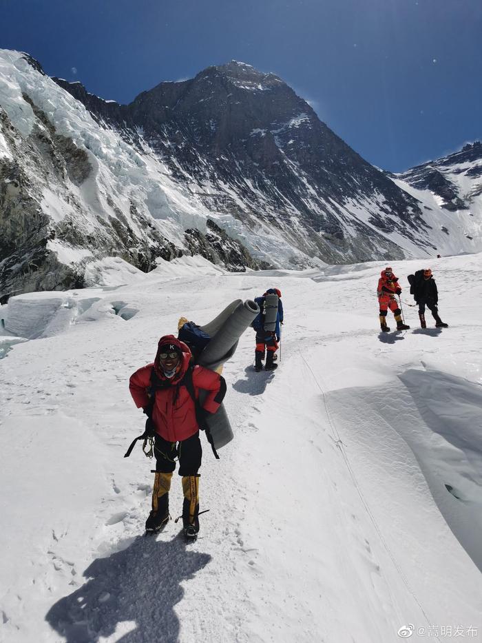 安宁登顶珠峰第一人李雪岗：幕后的“冰雪战士”成就了我，他们才是英雄