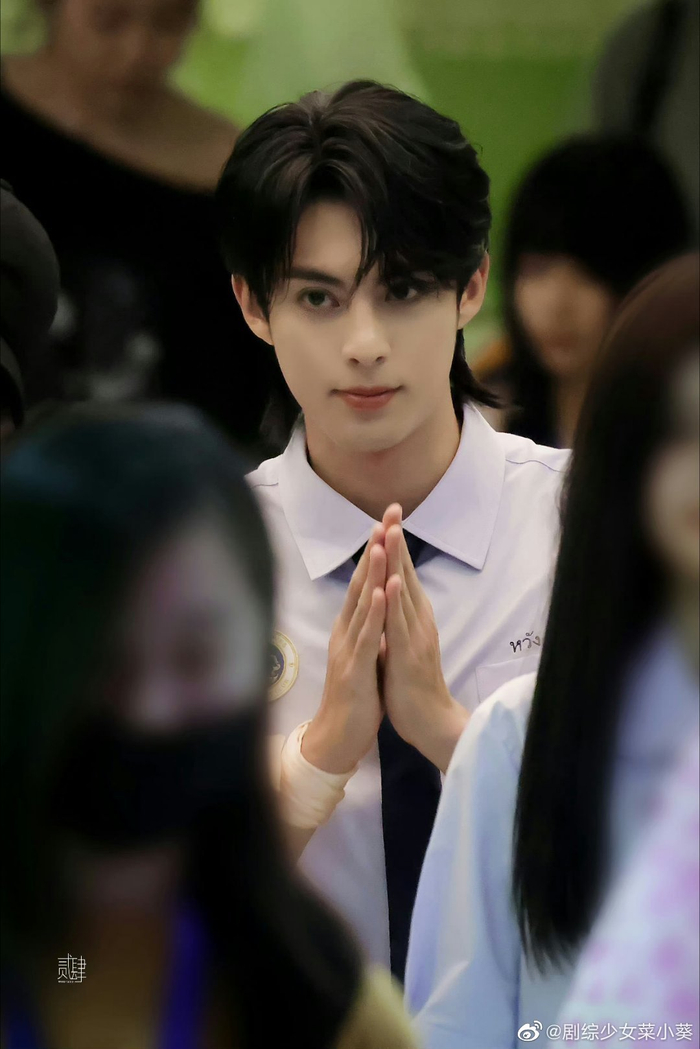 一张合十礼梦回道明寺时期的贵公子王鹤棣|道明寺|王鹤棣_新浪新闻