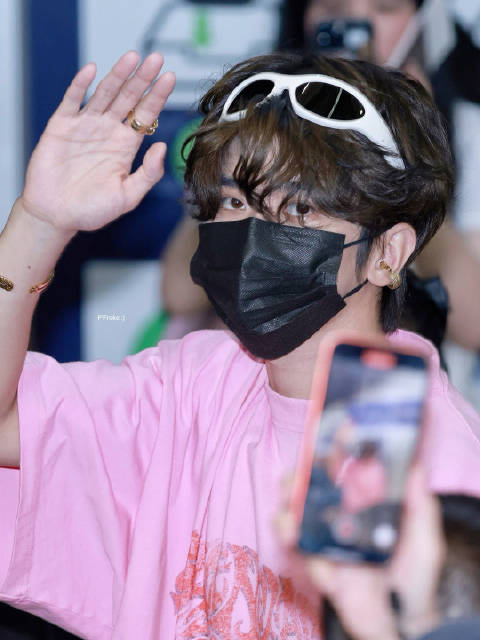 粉色系坤坤也太可爱了吧!卷发蓬蓬的看起来就很好rua!_手机新浪网