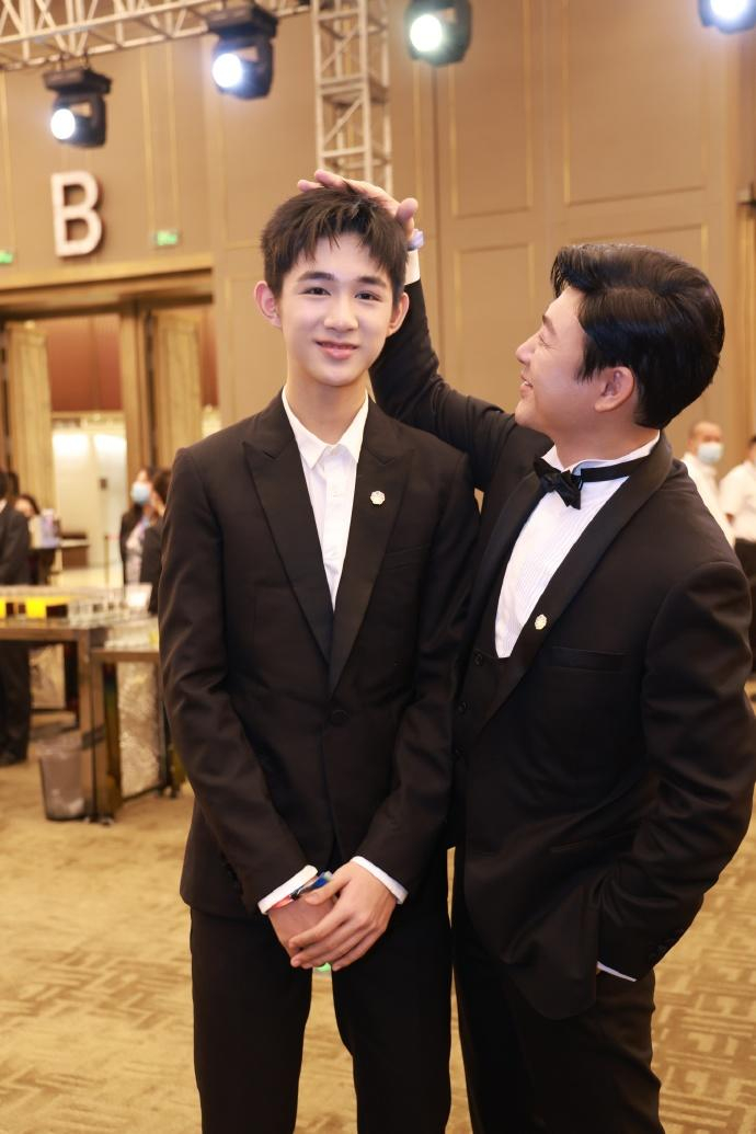 周柯宇自曝一个暑假长高20厘米,荣梓杉的长势让张颂文感叹|张颂文