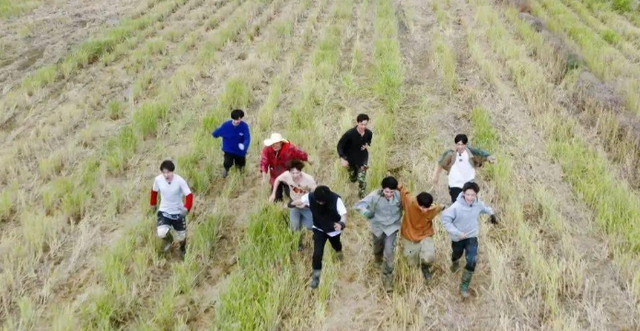 国内最大胆新综艺《种地吧少年》:10人男团开荒生活小剧情
