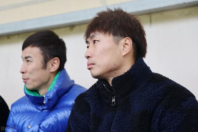 上港球迷则是希望傅欢不要受影响,能好好在南京城市队练级.