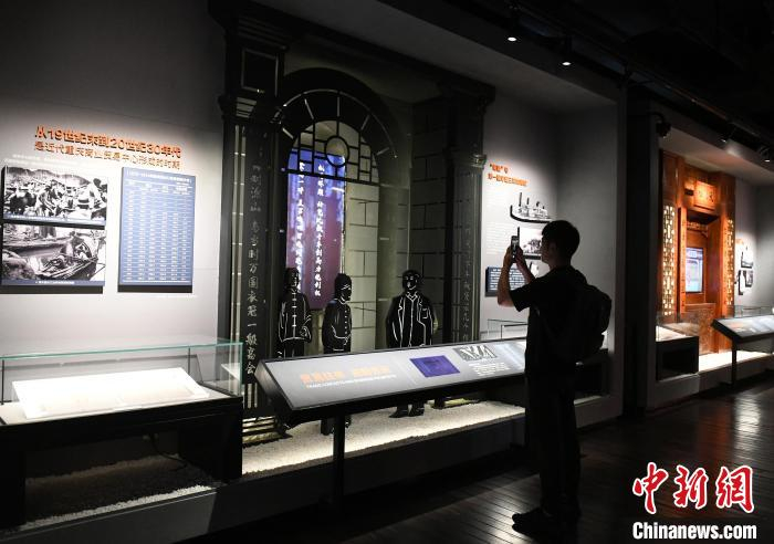 重庆重溯城市记忆百年开埠历史吸引民众参观