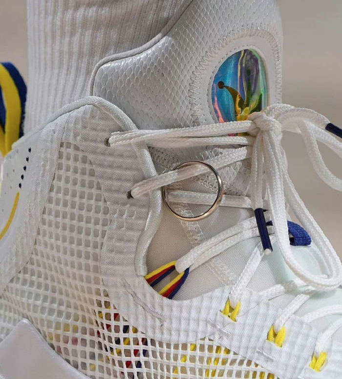 每场比赛，约基奇都会将婚戒系在鞋带上。