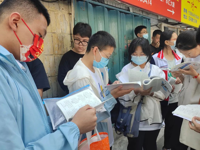 直击芝罘中考现场8000余名考生宝剑出鞘