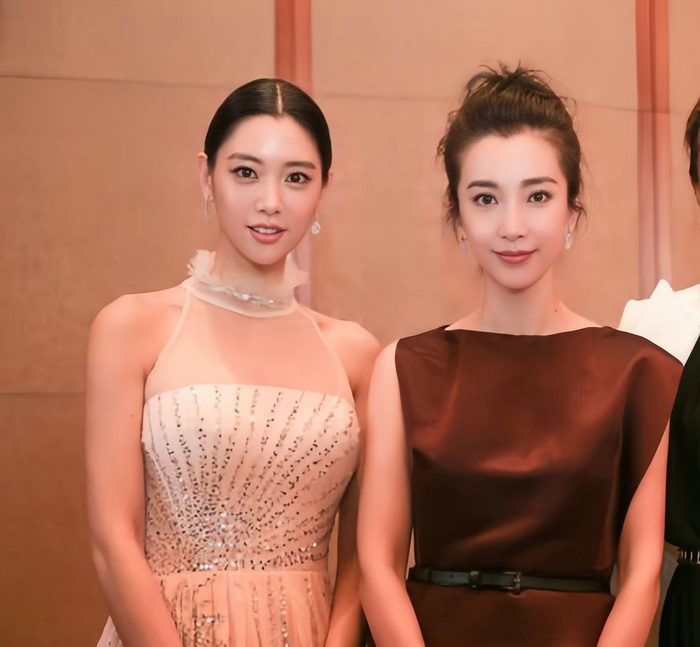 考古中韩女明星的经典同框,美女们对我眼睛很好