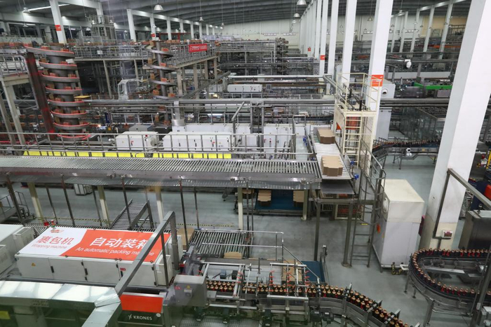 这是6月10日在广东佛山的海天调味食品股份有限公司拍摄的现代化生产