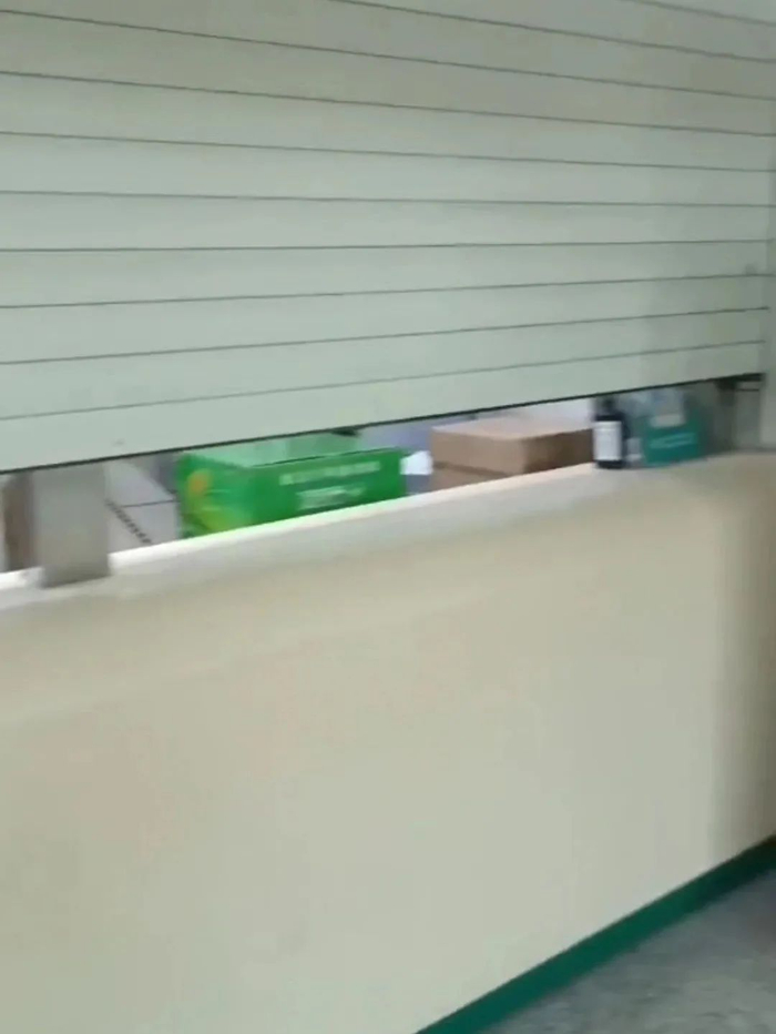 ▲取药窗口。视频截图