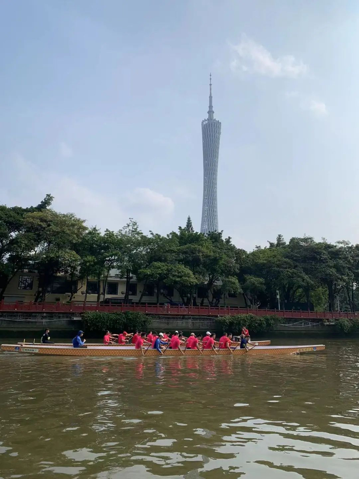 广州猎德村村民训练划龙舟 （图源：本台记者）