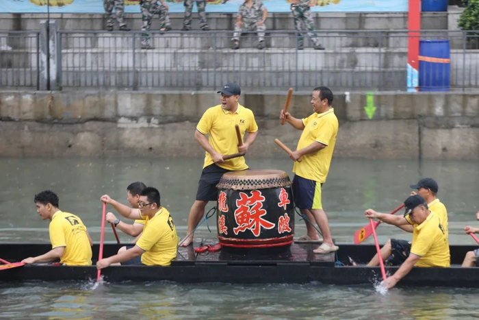 广州车陂龙舟苏氏举行采青仪式 （图源：本台记者）