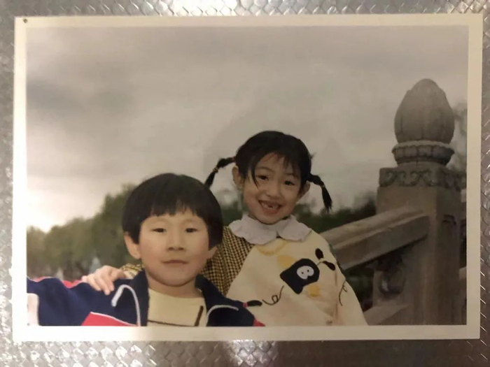 王佳佳与童年好友