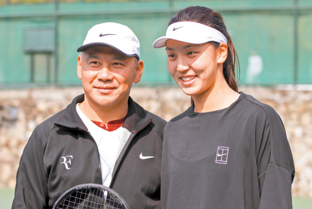 ▲王欣瑜与父亲合影。受访者供图