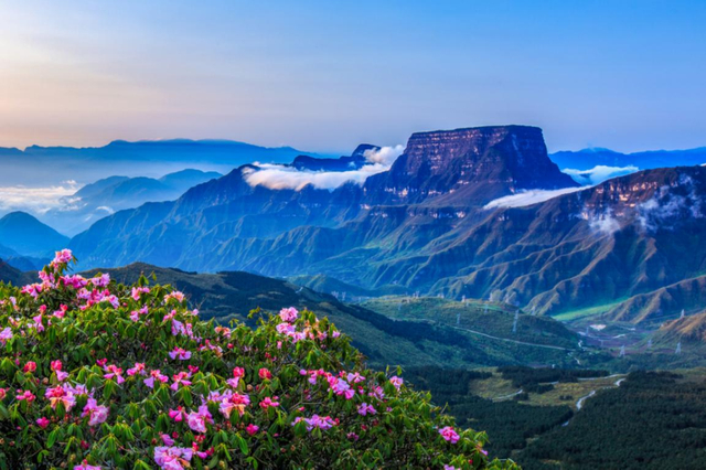 小天池,高粱池,干池和鱼池瓦山山顶坐落着燃灯古佛道场大瓦山湿地公园