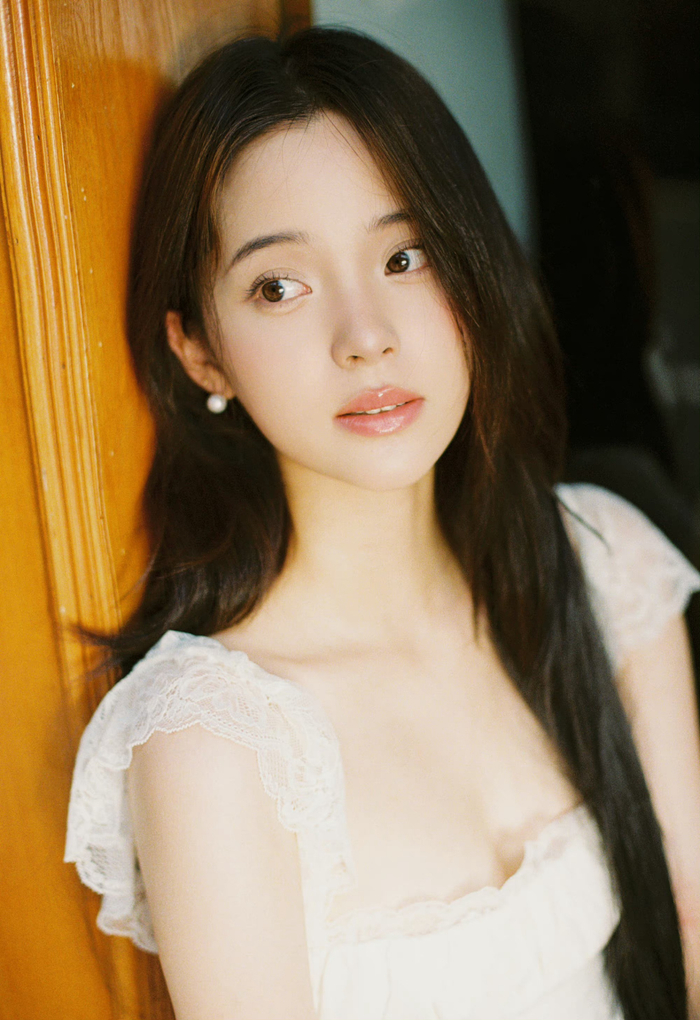 纯白色连衣裙,少女的优雅格调!|欧阳娜娜|写真大片_新浪新闻