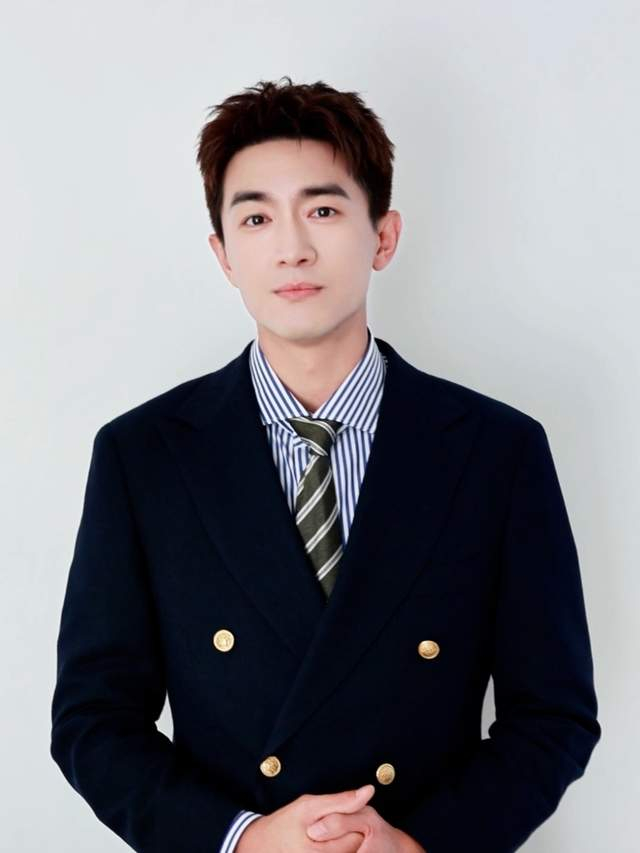 林更新晒近照状态惊人,网友却被他的评论区笑死|林更新|近照|画风