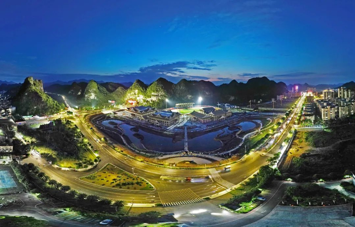 凭祥市友谊关大道夜景.