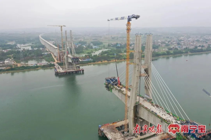 南玉铁路六景郁江特大桥建设现场。通讯员 韦建松 摄