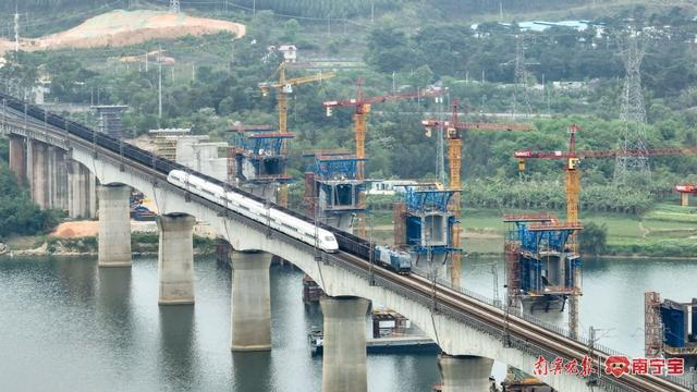 加快推进柳州枢纽线路改造，解决广西铁路北上瓶颈。 通讯员 赵波 摄