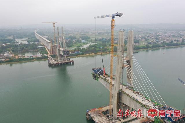 南玉铁路六景郁江特大桥建设现场。 通讯员 韦建松 摄