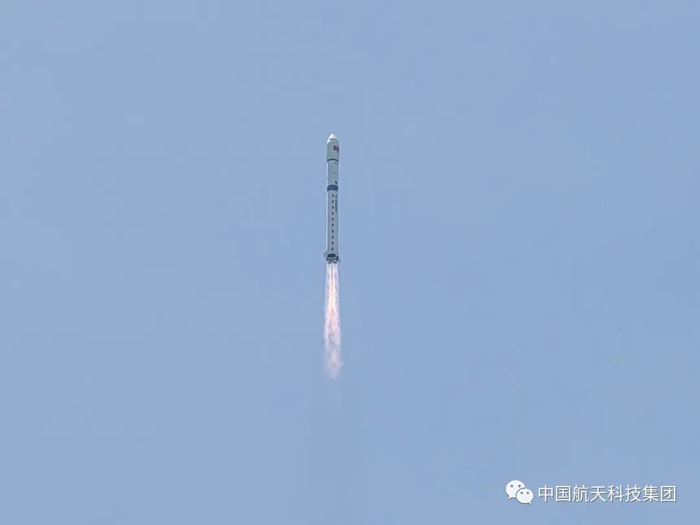 ▲ 长二丁火箭升空（王乐天 摄）图源：中国航天科技集团