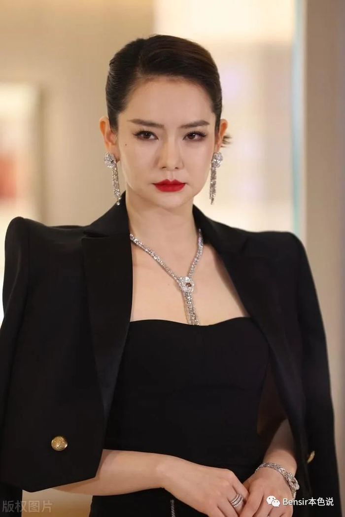 看到戚薇背上的霸气纹身,我终于明白为什么李承铉"妈味十足"|鄙视链