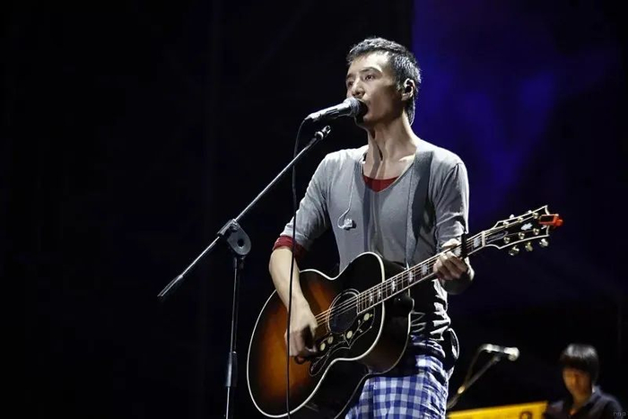 49岁朴树近况曝光:突然病重,依旧没钱