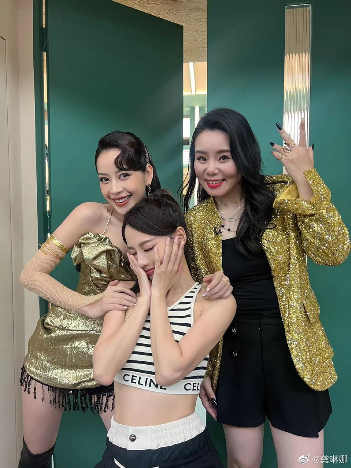 芝芙晒30岁庆生照活力满满刘雅瑟蔡少芬等好友发文送祝福