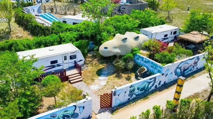 青岛房车夏令营报名!帆船,皮划艇,桨板,真人cs……这个夏天你最酷!