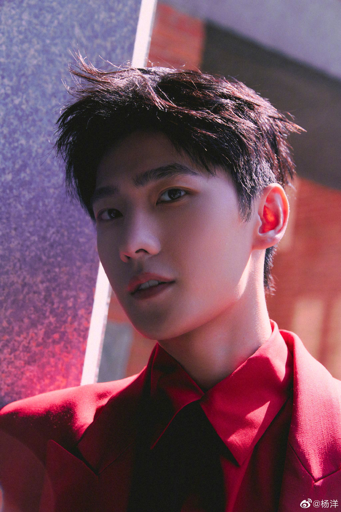 我好爱帅哥插兜|杨洋_新浪新闻