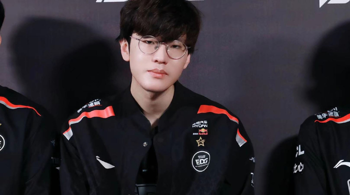 赛高专访edgjiejie因为刚刚才更换了一些阵容所以现在还在一个磨合