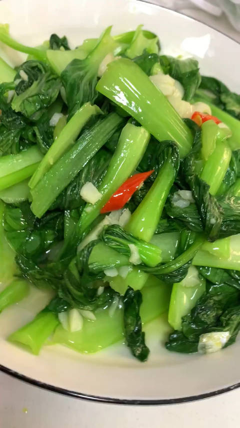 夏日轻食简餐清炒小青菜