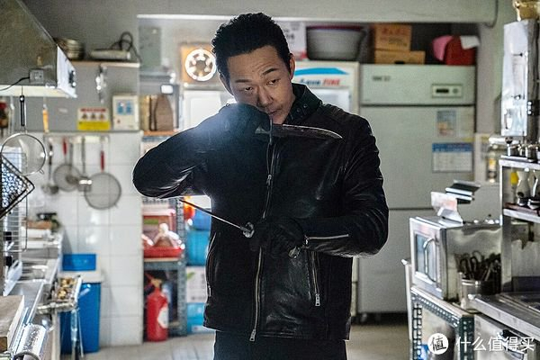 韩剧《猎犬》:禹棹奂,李相二近身肉搏对抗恶势力,后半剧情稍嫌可惜