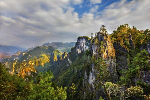 第十二届中国大巴山(重庆·城口)消夏康养季暨亢谷旅游度假区正式运营