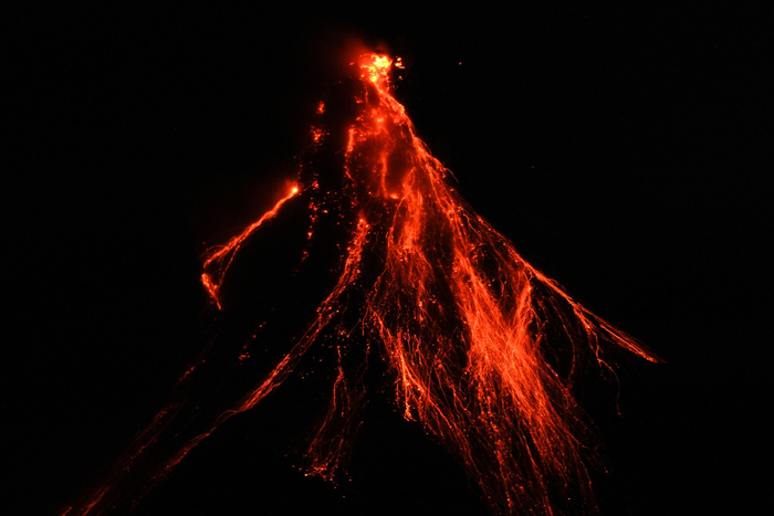 菲律宾马荣火山喷发