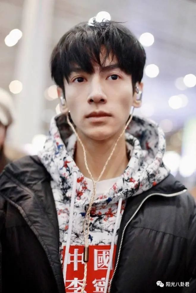 34岁罗云熙近照瘦出新高度,网友直言越看越奇怪|罗云熙|李佳琦_新浪