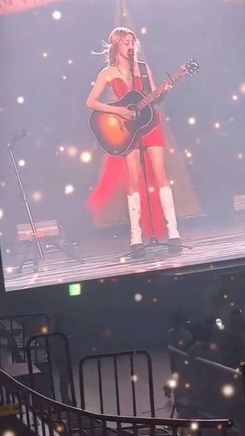 宋雨琦弹吉他唱歌真的好酷呀!_手机新浪网