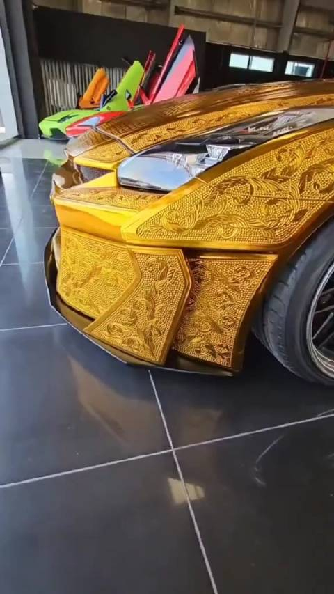 披着黄金圣衣的日产gtr