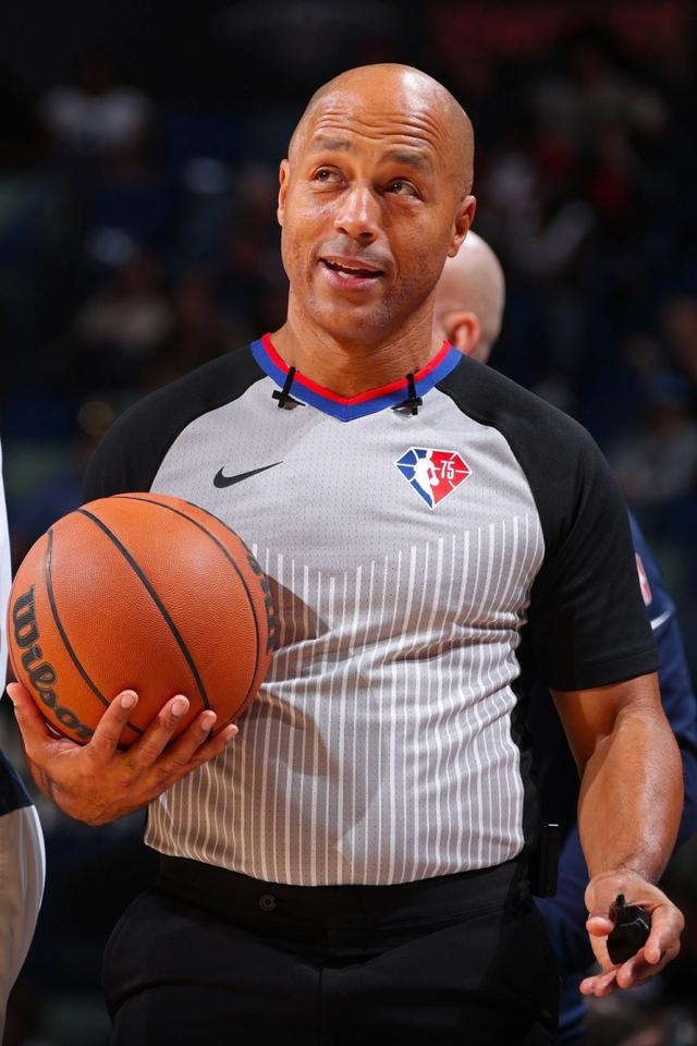 foster(2场副裁13场主裁),他们分别吹罚了15场比赛,托尼兄弟(tony