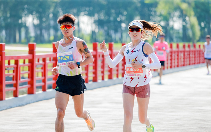 暖男陪跑成为赛事的一大亮点。  主办方供图