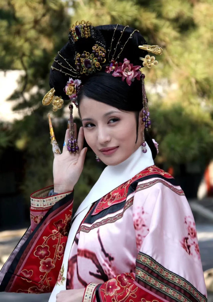 还记得《甄嬛传》里的欣贵人吗?她如今长这样!|甄嬛|甄嬛传_新浪新闻