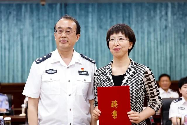 在省监狱执法工作通报会上,省监狱管理局党委书记,局长高长生全面通报