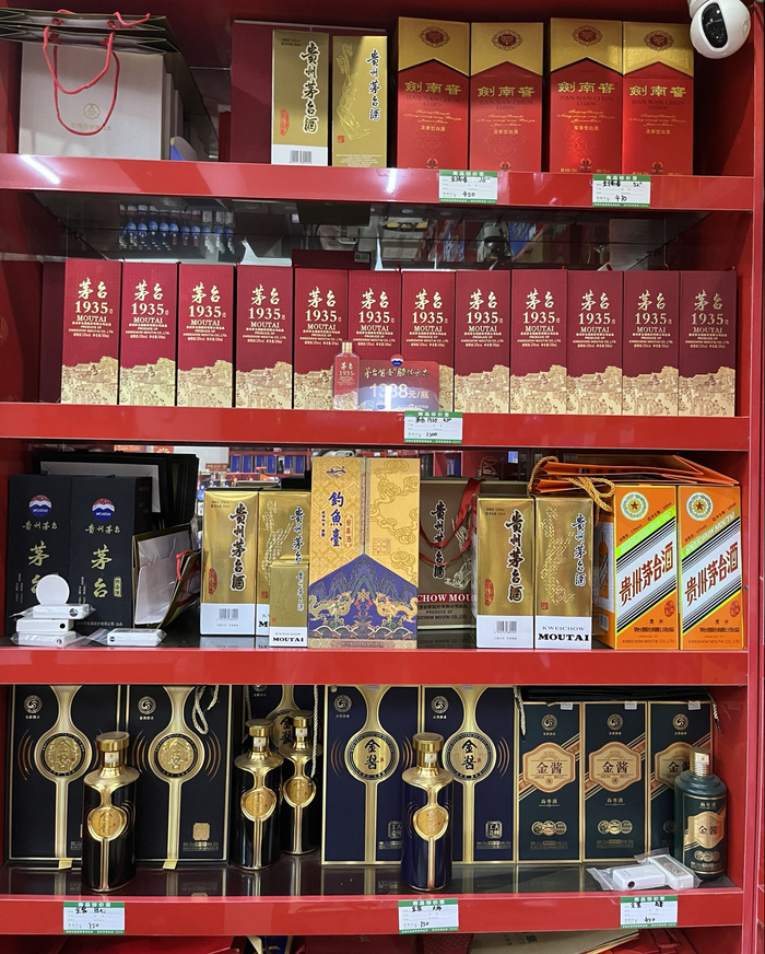 线下门店内剑南春单瓶售价低于电商618价格&nbsp; 摄影/界面新闻