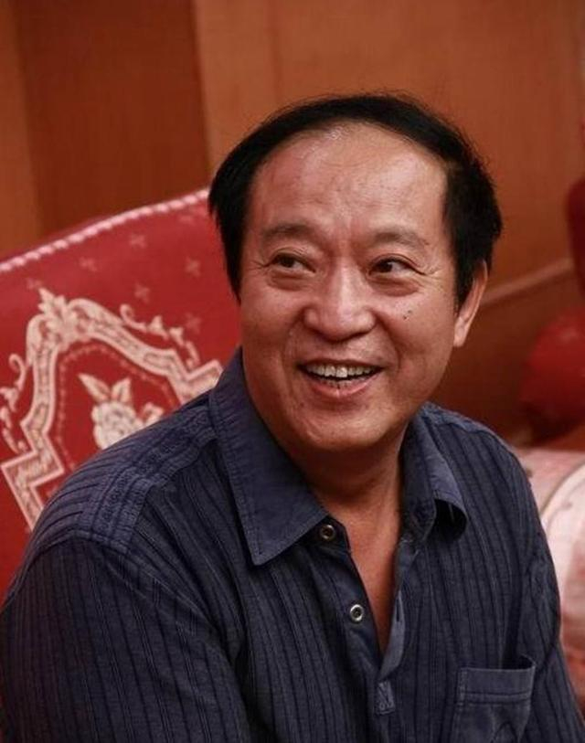 著名相声演员牛群 冯巩老搭档曾风光无限 如今74岁没积蓄 近况如何?