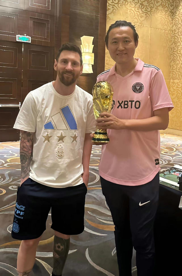 砸钱就能见偶像多人晒跟梅西合影当事网友称入场券堪比一辆车