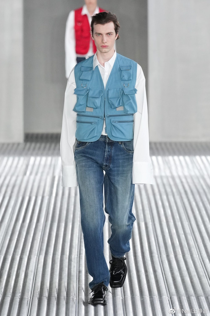 prada 2024春夏男装系列 秀场上透明粘液从天花板流下……|prada|春夏