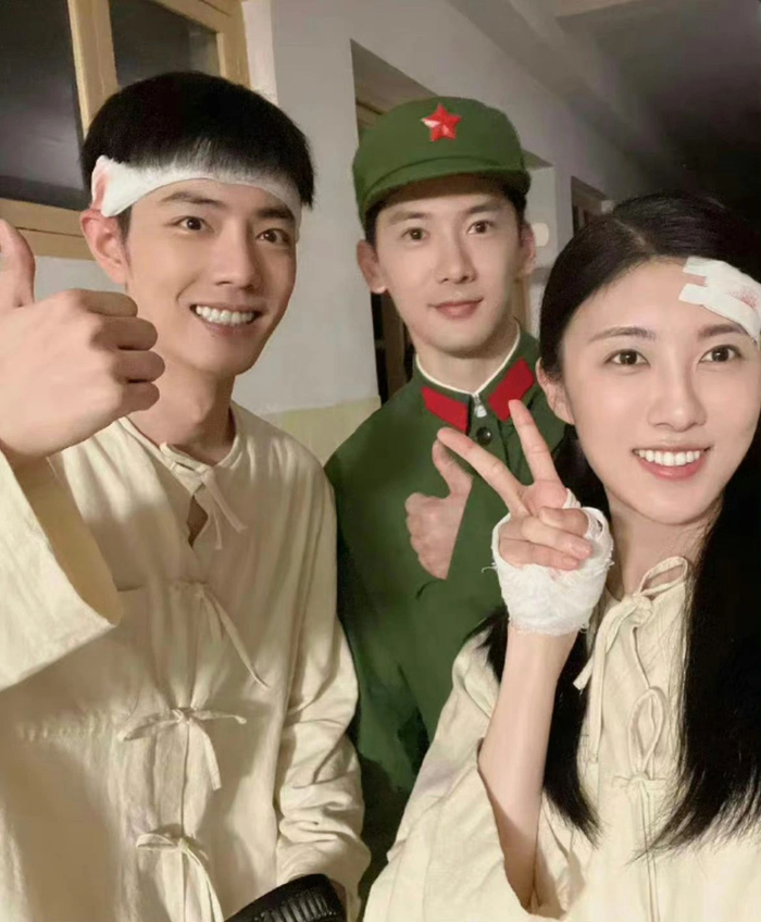 又捡到了好多肖战和别人的合照……|肖战_新浪新闻