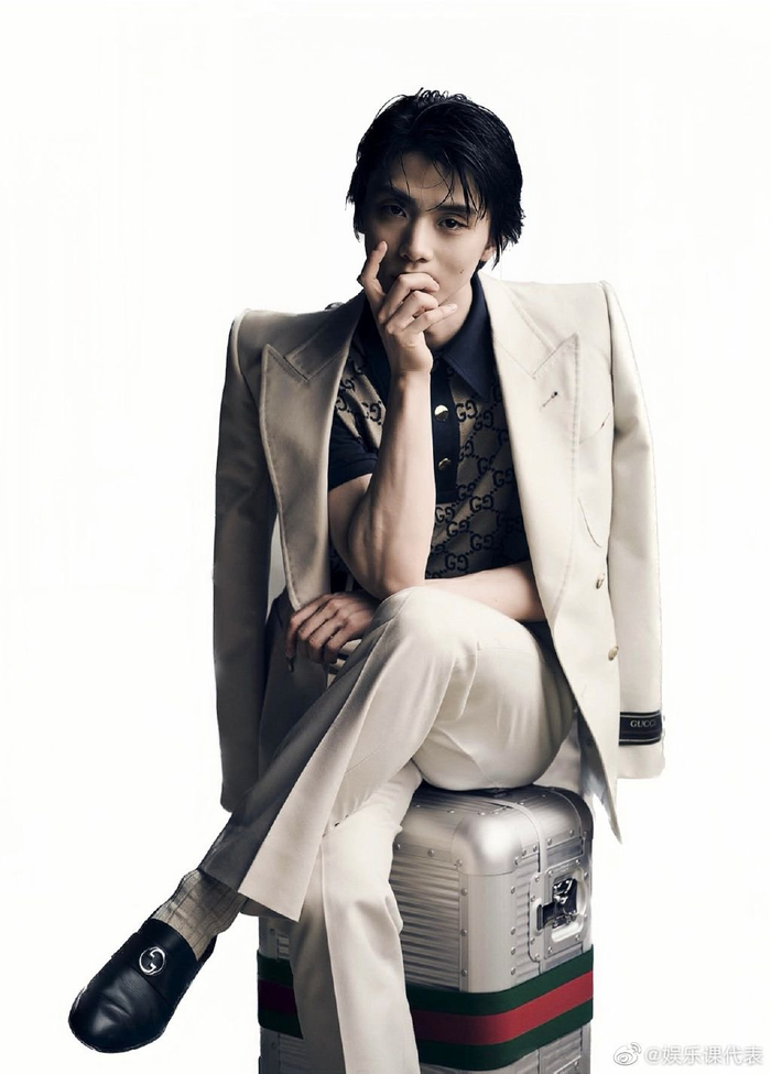 羽生结弦登日本版elle 八月刊封面……|羽生结弦|时尚杂志|elle_新浪