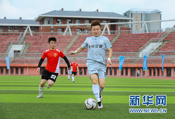 6月18日，球员在首场比赛中。新华网 卢志佳 摄
