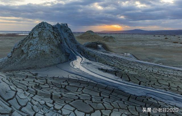 青海湖火山图片