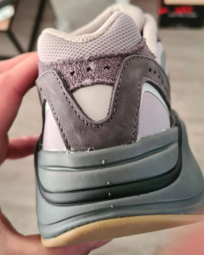 补货的yeezy发霉长毛了?